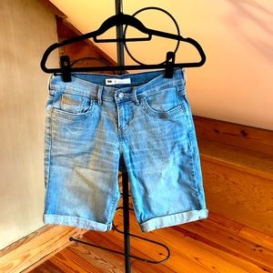 Levi’s Jeans Cropped Denim Capris Shorts, EUC, 4